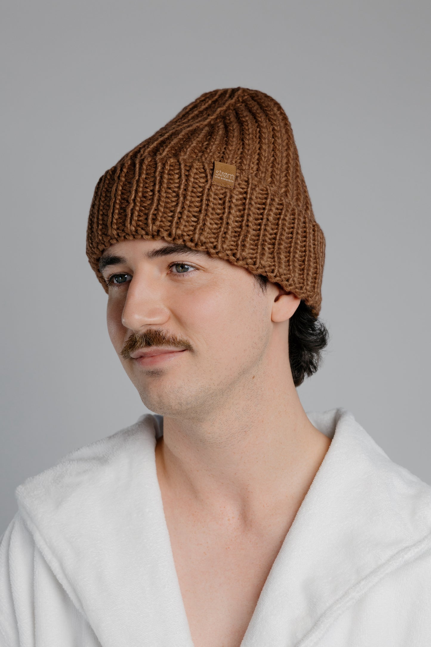 Cable-knit tuque