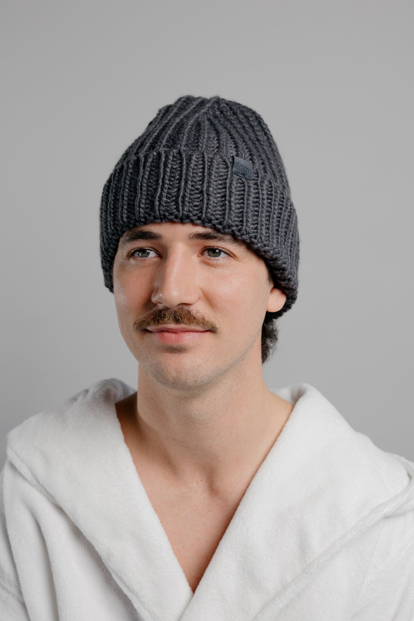 Cable-knit tuque