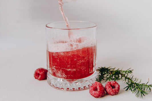 Kombucha nordique aux framboises et à l’épinette