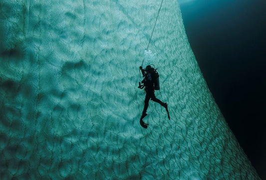 La femme qui sillonne le fleuve